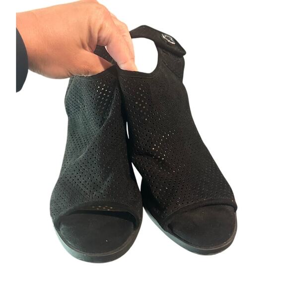 Lindsay Phillips Ansley Black Adjustable Strap Heels Size 9.5 - Picture 7 of 7